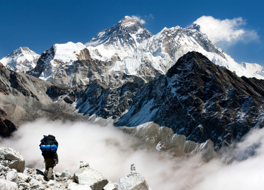 O Monte Everest, o ponto mais alto do mundo, constituiu-se a partir do processo acima ilustrado