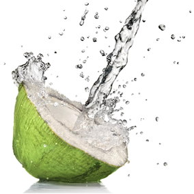 A água de coco é uma bebida isotônica natural