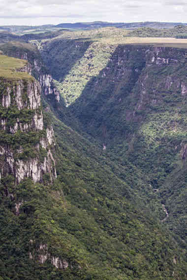 Vista do Cânion de Itaimbezinho, na divisa entre o Rio Grande do Sul e Santa Catarina